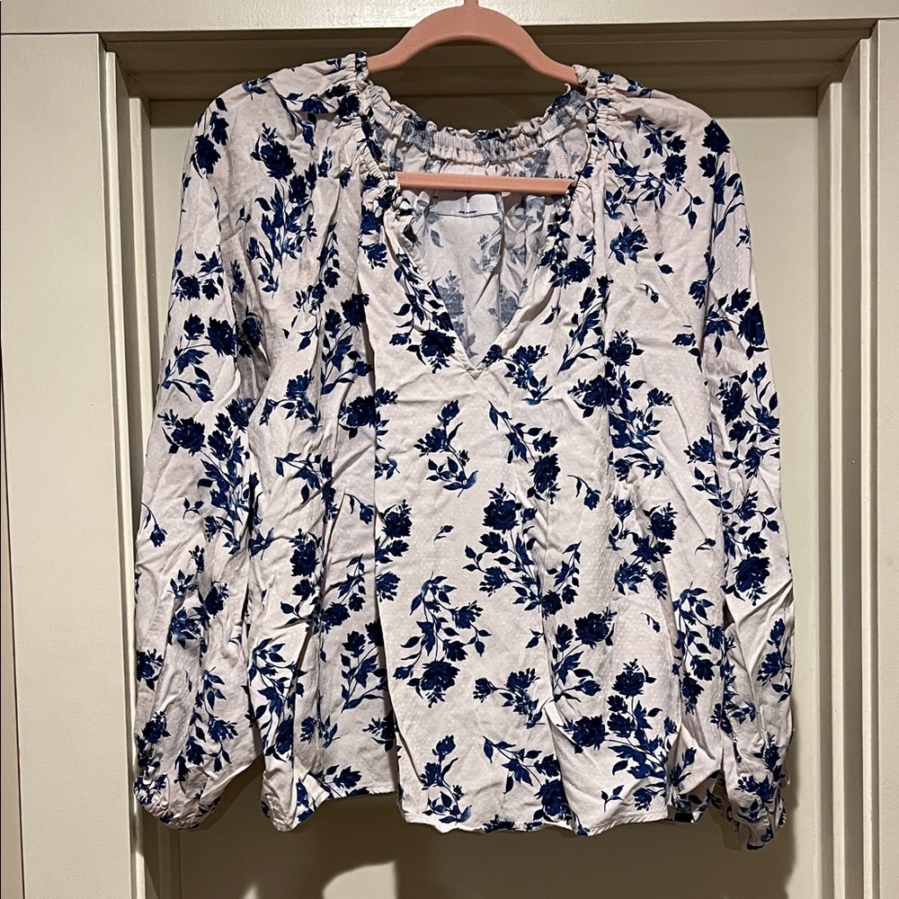 Old Navy Women's Blouse - Navy Floral on White